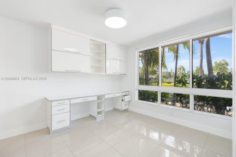 Touwnhouse à vendre à Doral, Floride: 4 chambres, 226.4 m2 № 2088423 - photo 9