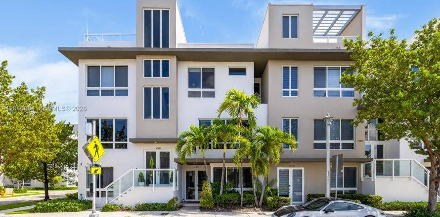 Touwnhouse à LANDMARK à Doral, Floride 4 chambres, 226.4 m2 № 2088423