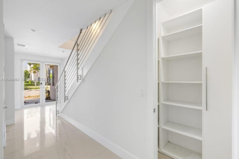 Touwnhouse à vendre à Doral, Floride: 4 chambres, 226.4 m2 № 2088423 - photo 8