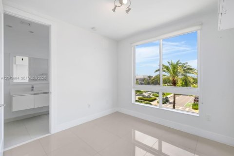 Touwnhouse à vendre à Doral, Floride: 4 chambres, 226.4 m2 № 2088423 - photo 3