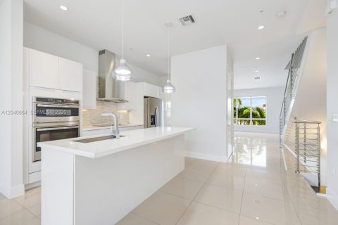 Touwnhouse à vendre à Doral, Floride: 4 chambres, 226.4 m2 № 2088423 - photo 27