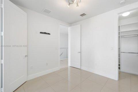 Touwnhouse à vendre à Doral, Floride: 4 chambres, 226.4 m2 № 2088423 - photo 6