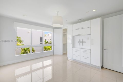 Touwnhouse à vendre à Doral, Floride: 4 chambres, 226.4 m2 № 2088423 - photo 14