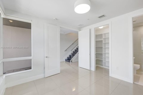 Touwnhouse à vendre à Doral, Floride: 4 chambres, 226.4 m2 № 2088423 - photo 10