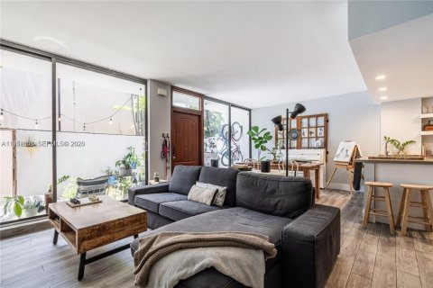 Adosado en alquiler en Miami, Florida, 2 dormitorios, 95.88 m2 № 2008014 - foto 3