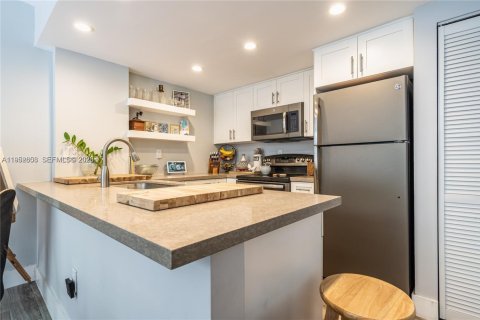 Adosado en alquiler en Miami, Florida, 2 dormitorios, 95.88 m2 № 2008014 - foto 9