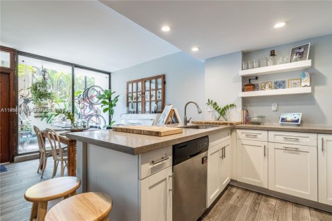 Adosado en alquiler en Miami, Florida, 2 dormitorios, 95.88 m2 № 2008014 - foto 7