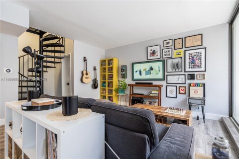 Adosado en Miami, Florida 2 dormitorios, 95.88 m2 № 2008014