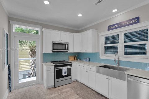 Casa en venta en Marathon, Florida, 2 dormitorios № 1990402 - foto 5