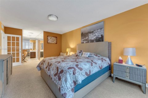 Condo in Hollywood, Florida, 2 bedrooms  № 1926611 - photo 22