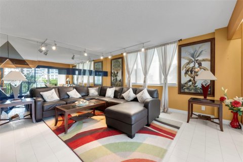 Condo in Hollywood, Florida, 2 bedrooms  № 1926611 - photo 14
