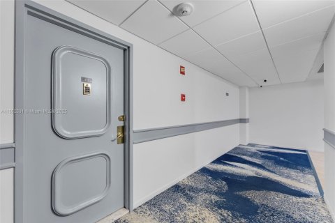 Condo in Hollywood, Florida, 2 bedrooms  № 1926611 - photo 2