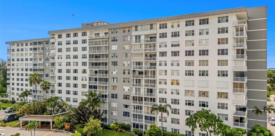 Condo in Hollywood, Florida, 2 bedrooms № 1926611