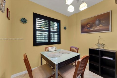 Condo in Hollywood, Florida, 2 bedrooms  № 1926611 - photo 7