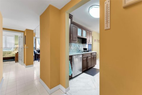 Condo in Hollywood, Florida, 2 bedrooms  № 1926611 - photo 3