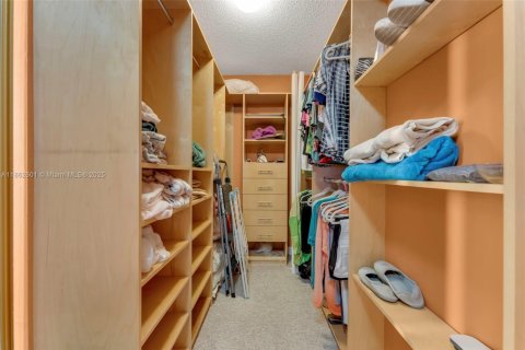 Condo in Hollywood, Florida, 2 bedrooms  № 1926611 - photo 24