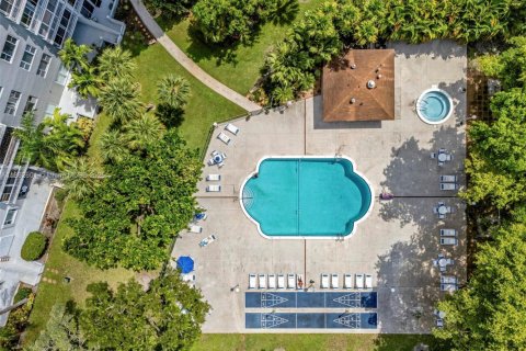 Condo in Hollywood, Florida, 2 bedrooms  № 1926611 - photo 26