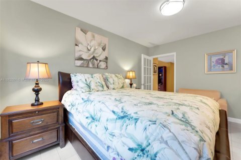 Condo in Hollywood, Florida, 2 bedrooms  № 1926611 - photo 19