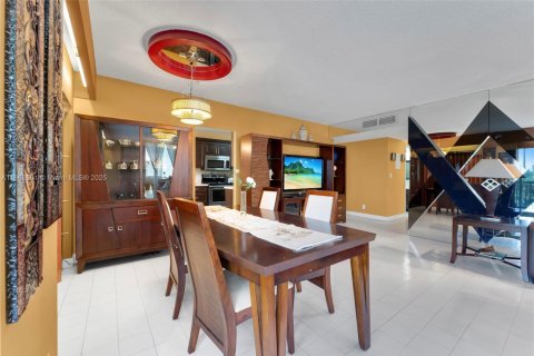 Condo in Hollywood, Florida, 2 bedrooms  № 1926611 - photo 10