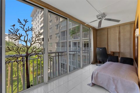 Condo in Hollywood, Florida, 2 bedrooms  № 1926611 - photo 13