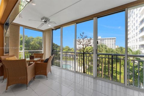 Condo in Hollywood, Florida, 2 bedrooms  № 1926611 - photo 12