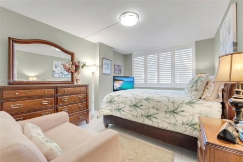 Condo in Hollywood, Florida, 2 bedrooms  № 1926611 - photo 18