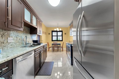 Condo in Hollywood, Florida, 2 bedrooms  № 1926611 - photo 4