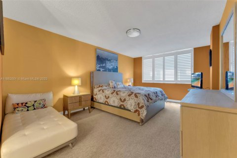 Condo in Hollywood, Florida, 2 bedrooms  № 1926611 - photo 21