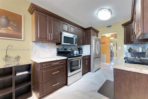 Condo in Hollywood, Florida, 2 bedrooms  № 1926611 - photo 5