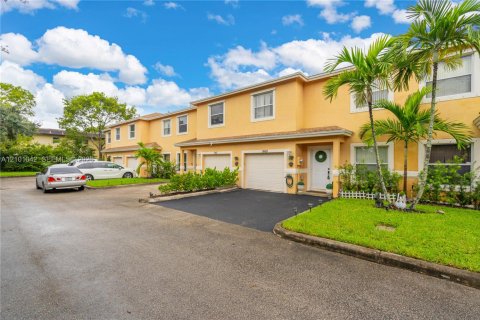 Touwnhouse à vendre à North Lauderdale, Floride: 3 chambres, 136.01 m2 № 2401958 - photo 2