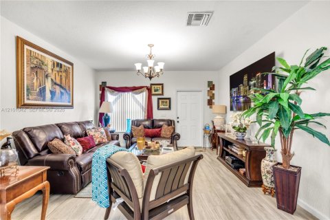 Touwnhouse à vendre à North Lauderdale, Floride: 3 chambres, 136.01 m2 № 2401958 - photo 6
