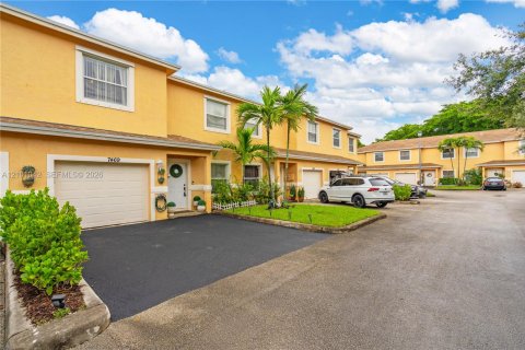 Touwnhouse à vendre à North Lauderdale, Floride: 3 chambres, 136.01 m2 № 2401958 - photo 3