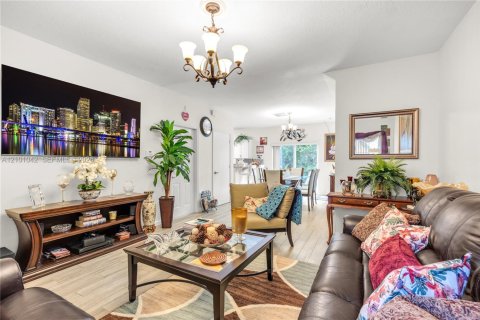 Touwnhouse à vendre à North Lauderdale, Floride: 3 chambres, 136.01 m2 № 2401958 - photo 5