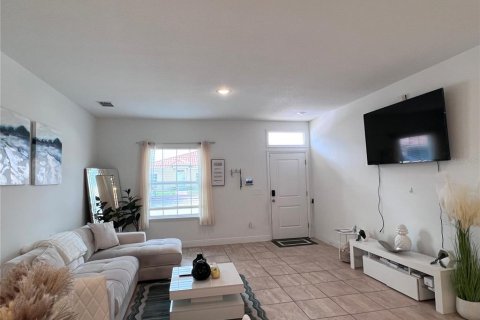 House in Kissimmee, Florida 2 bedrooms, 101.17 sq.m. № 2217070 - photo 5