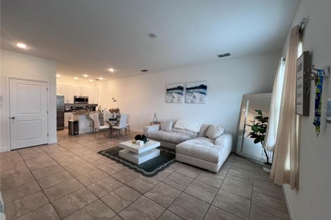 House in Kissimmee, Florida 2 bedrooms, 101.17 sq.m. № 2217070 - photo 3