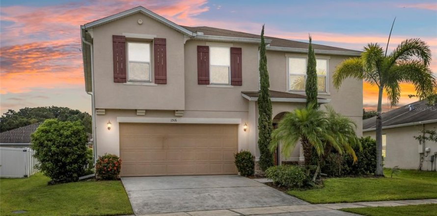Casa en Kissimmee, Florida 3 dormitorios, 310.39 m2 № 1914135