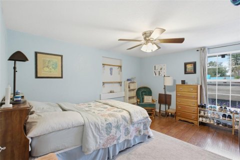 House in Dade City, Florida 4 bedrooms, 169.45 sq.m. № 2267240 - photo 24
