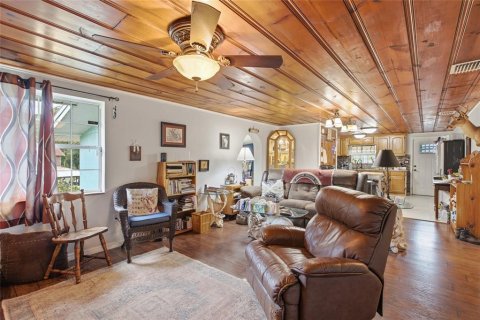 House in Dade City, Florida 4 bedrooms, 169.45 sq.m. № 2267240 - photo 15