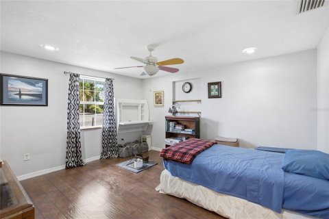 House in Dade City, Florida 4 bedrooms, 169.45 sq.m. № 2267240 - photo 20
