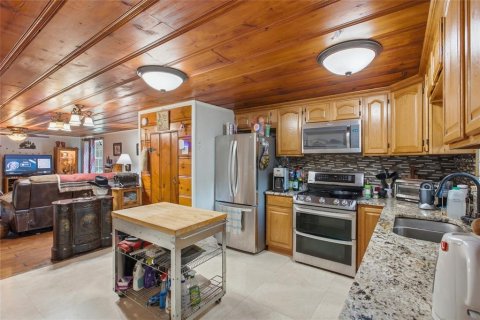 House in Dade City, Florida 4 bedrooms, 169.45 sq.m. № 2267240 - photo 7