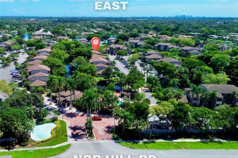 Condo in Sunrise, Florida, 2 bedrooms  № 1922078 - photo 17