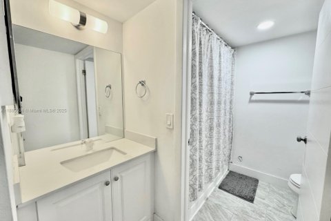 Condo in Sunrise, Florida, 2 bedrooms  № 1922078 - photo 3