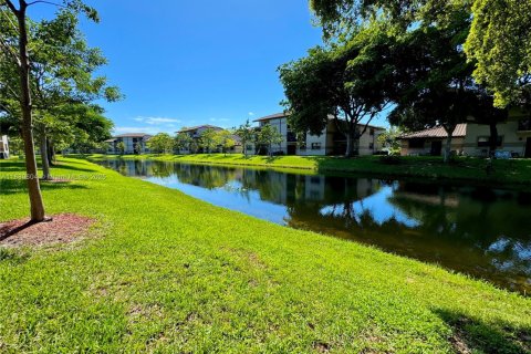 Condo in Sunrise, Florida, 2 bedrooms  № 1922078 - photo 13
