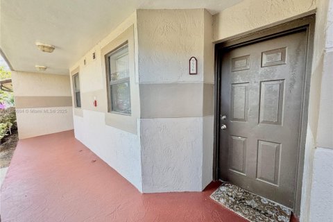 Condo in Sunrise, Florida, 2 bedrooms  № 1922078 - photo 11