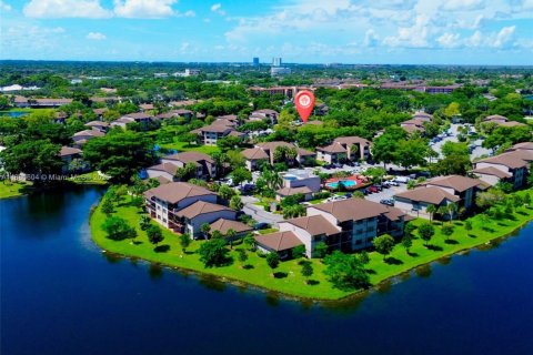 Condo in Sunrise, Florida, 2 bedrooms  № 1922078 - photo 1