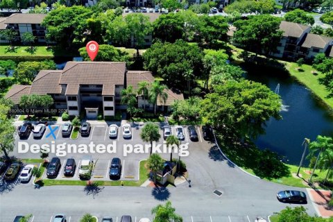 Condo in Sunrise, Florida, 2 bedrooms  № 1922078 - photo 23