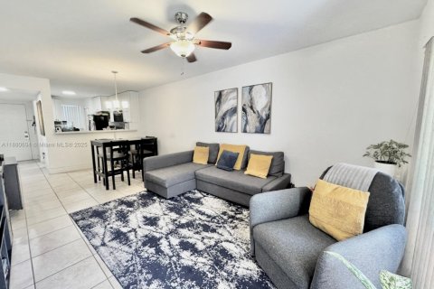 Condo in Sunrise, Florida, 2 bedrooms  № 1922078 - photo 5