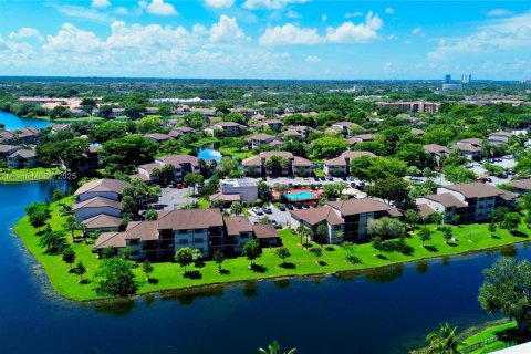 Condo in Sunrise, Florida, 2 bedrooms  № 1922078 - photo 21