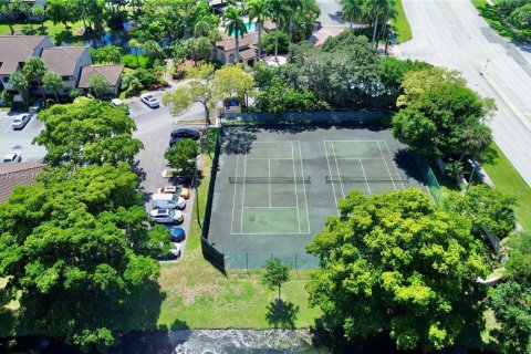 Condo in Sunrise, Florida, 2 bedrooms  № 1922078 - photo 25
