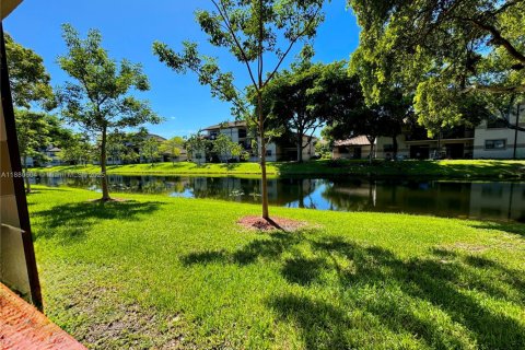 Condo in Sunrise, Florida, 2 bedrooms  № 1922078 - photo 15